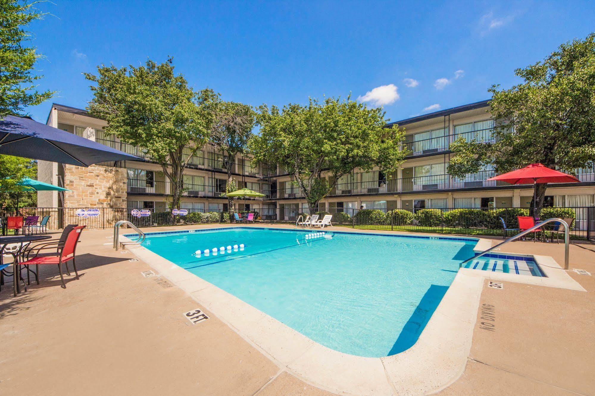 Econo Lodge Airport I-35 North Dallas Exterior foto